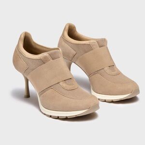 SNEEX - THE ICON size 8 in color Oyster NEW